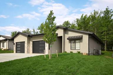 Main picture of 220 E Pine St