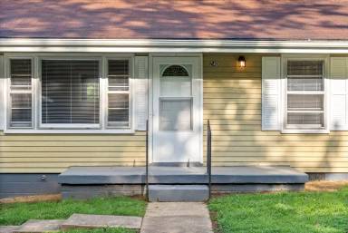 Main picture of 240 Robert St