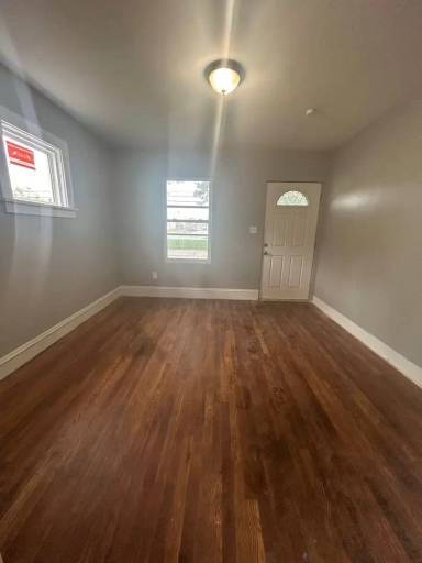 Main picture of 2103 W 106th St
