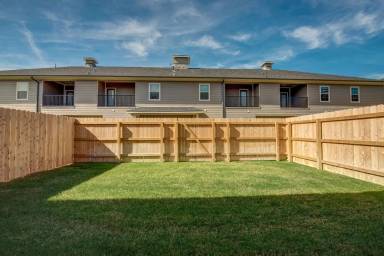 Main picture of 400 Kate Ln