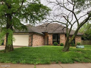 Main picture of 5608 SE 81st St