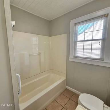 Main picture of 707 S 2nd St
