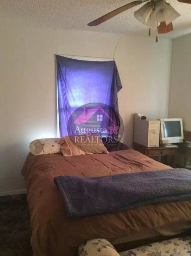 Main picture of 741 S Crockett Dr