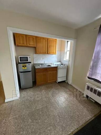 Main picture of 36 Irving St