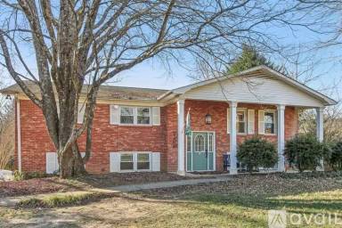 Main picture of 290 Lance Rd