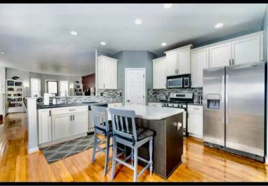 Main picture of 734 W Court St