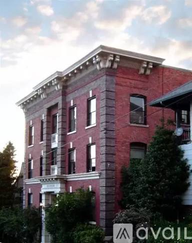 Main picture of 416 E Roy St