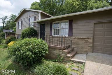 Main picture of 1912 Wooddale Dr NE