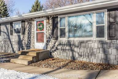 Main picture of 601 S Edward Dr