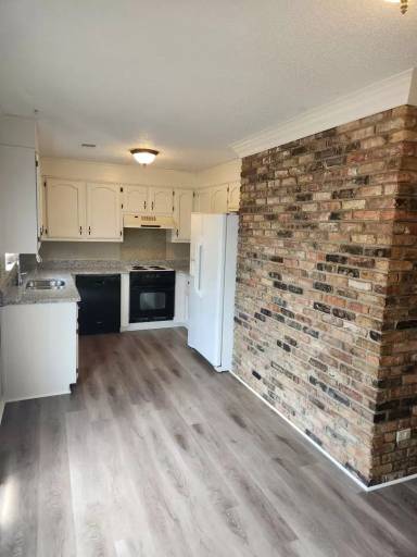 Main picture of 1703 37th St NE