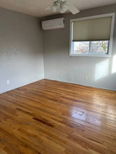 Main picture of 3527 Oak St SE