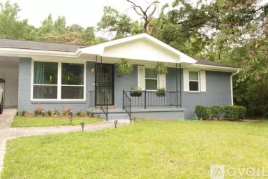 Main picture of 667 Tara Cir SE