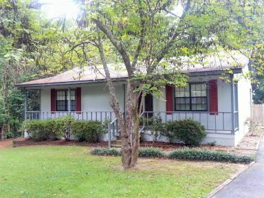 Main picture of 217 Lake Dr