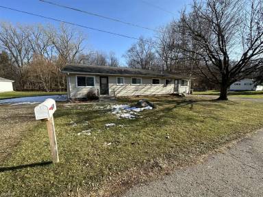 Main picture of 237 N Center St