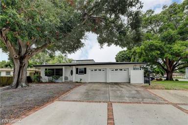 Main picture of 1309 Lakeview Rd