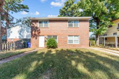 Main picture of 912 Druid Cir