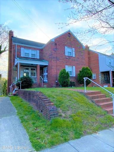 Main picture of 3325 Highwood Dr SE