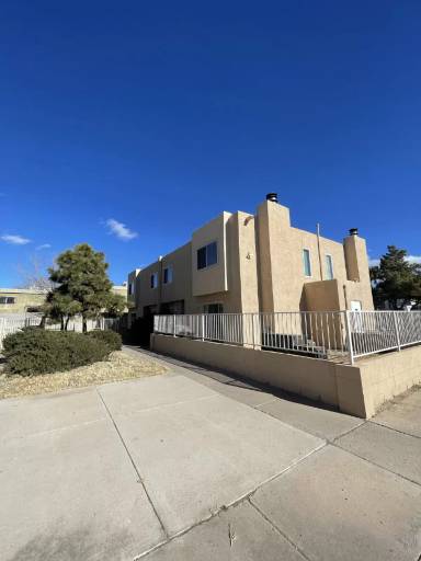 Main picture of 3617 Wellesley Dr NE