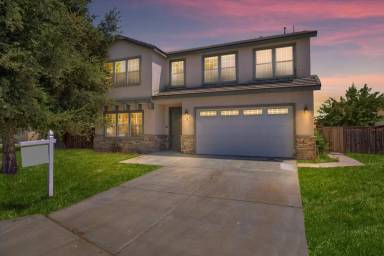 Main picture of 132 Coastline Ct