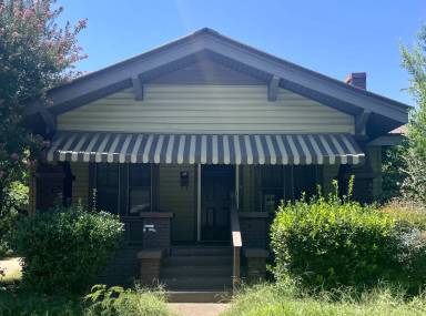 Main picture of 504 3rd St SW