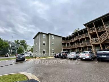 Main picture of 935 Michigan St