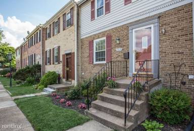 Main picture of 9690 Lindenbrook St