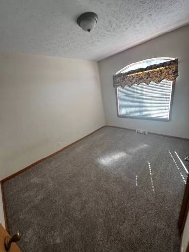 Main picture of 445 E Deckerville Rd