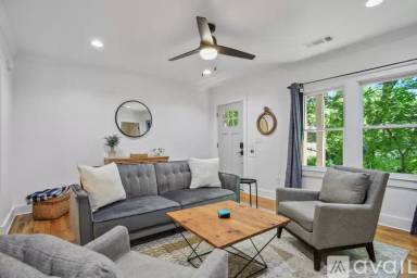 Main picture of 761 Palatine Ave SE