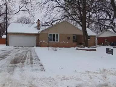 Main picture of 150 E Briar Ln