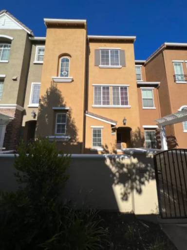 Main picture of 2045 Camino Real Way