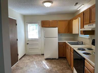 Main picture of 105 Royal Dr