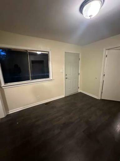 Main picture of 4881 Pine St