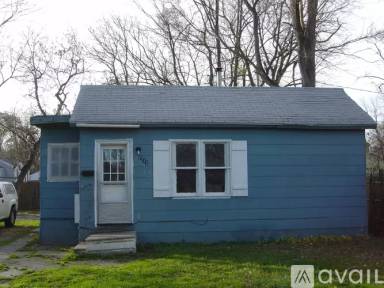 Main picture of 2211 Oakwood Ave
