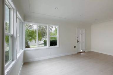 Main picture of 1007 W Angeleno Ave