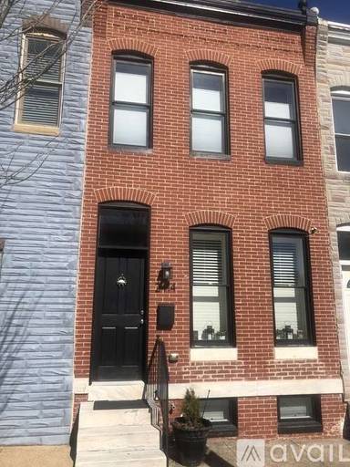 Main picture of 2414 E Fairmount Ave