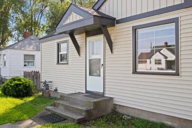 Main picture of 1124 E Hoffman Ave