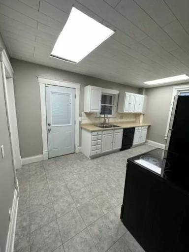 Main picture of 313 W 2nd St