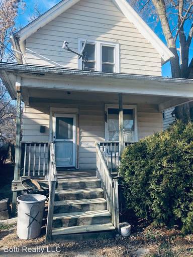 Main picture of 924 Grant Ave