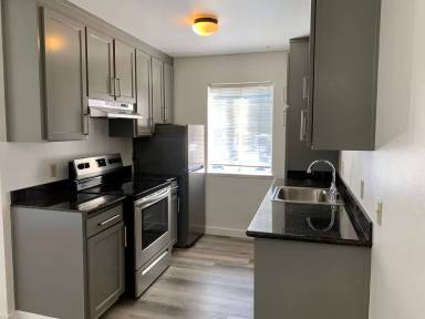 Main picture of 121 41st St