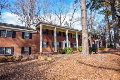 Main picture of 2462 Bragg Blvd