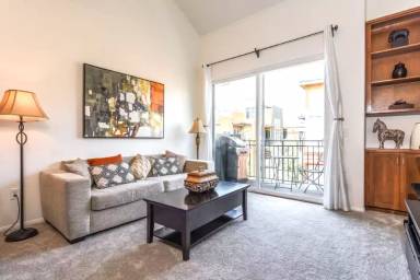 Main picture of 4060-4080 Glencoe Ave