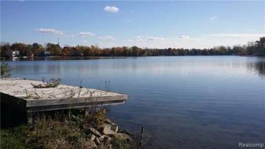 Main picture of 5039 Elizabeth Lake Rd