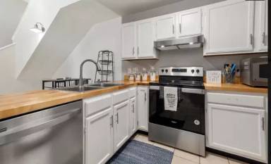 Main picture of 1007 Stonegate Dr
