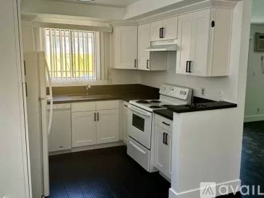 Main picture of 739 N Hayworth Ave