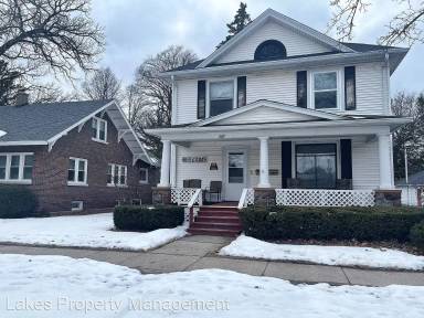 Main picture of 122 S 2nd St