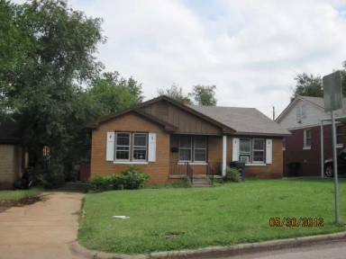 Main picture of 2105 NE 27th St
