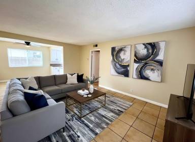 Main picture of 11648 Bellflower Blvd