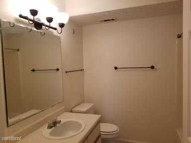 Main picture of 825 Clyde Ave