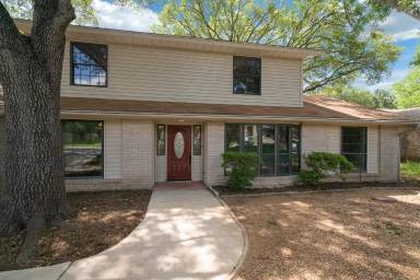 Main picture of 5710 Echoway St