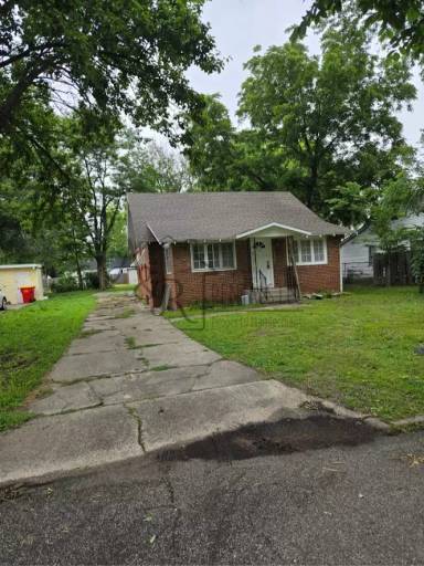 Main picture of 513 E Adams St